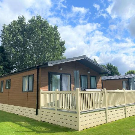 The Yorkshire Burrow Lodge With Hot Tub Buitenkant foto