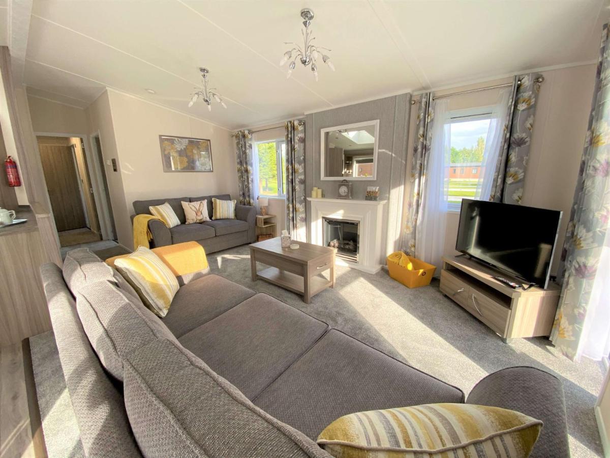 The Yorkshire Burrow Lodge With Hot Tub Buitenkant foto