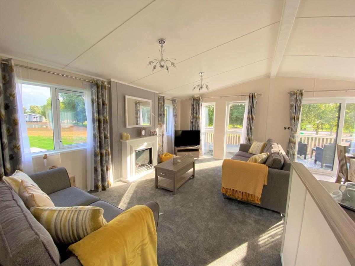 The Yorkshire Burrow Lodge With Hot Tub Buitenkant foto